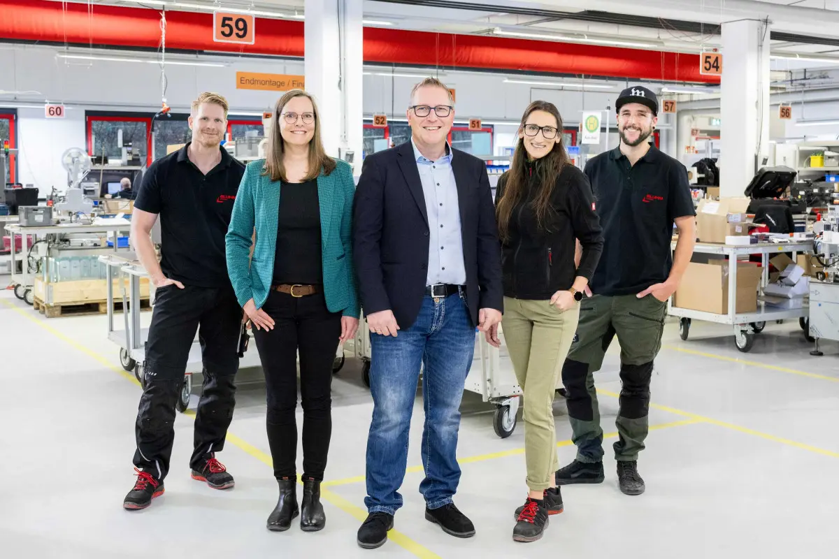 Bluhm Systeme Mitarbeiter mit Geschäftsführer Volker Bluhm