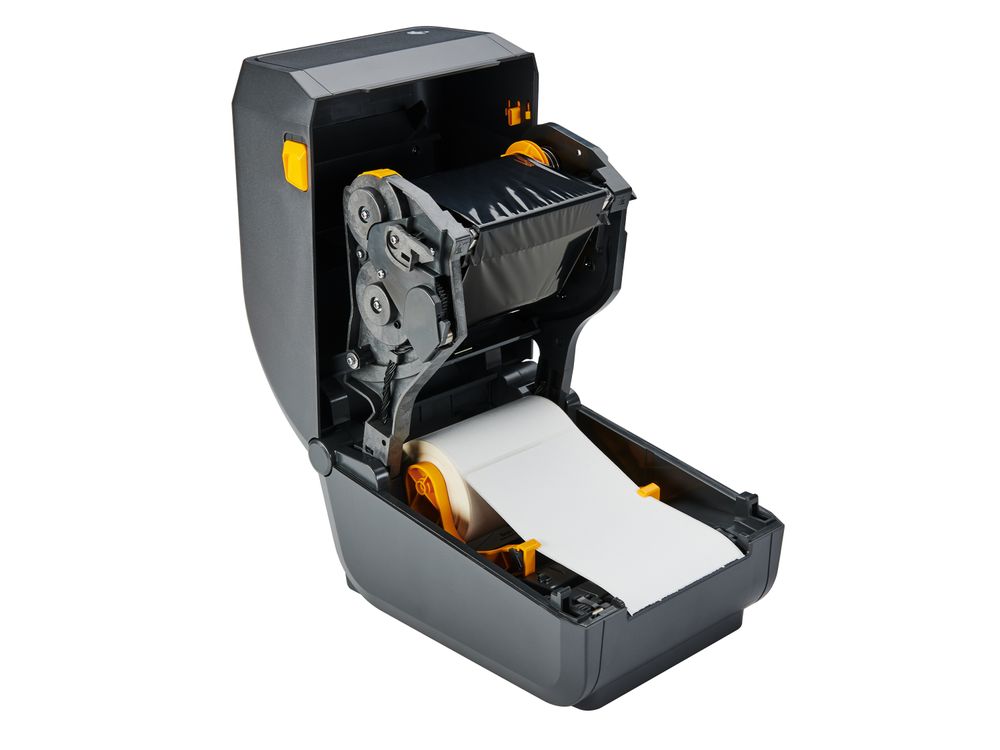 Imprimante Zebra ZD230t ouverte avec ruban et rouleau d’étiquettes insérés