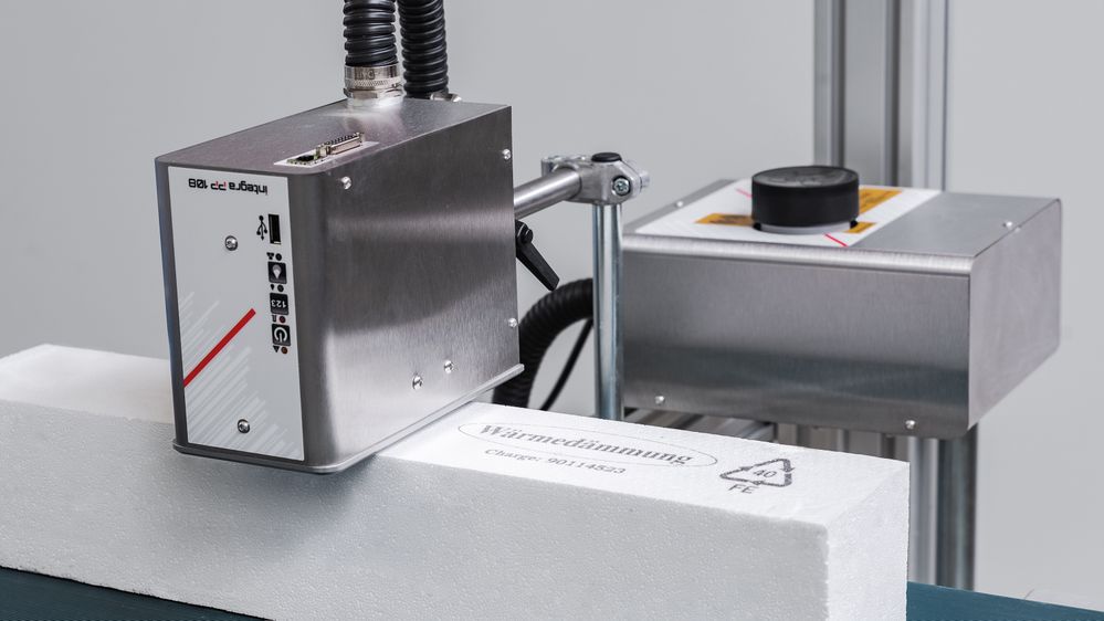 L’imprimante à jet d’encre industrielle Markoprint integra PP 108 imprime de la mousse de polystyrène expansé 