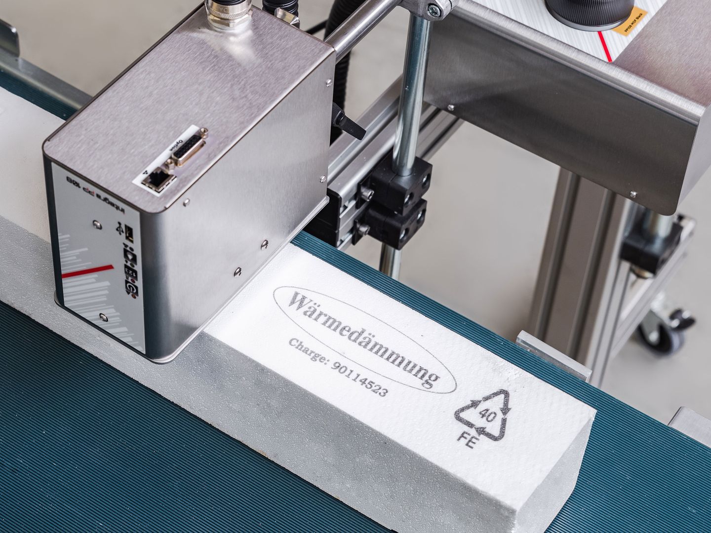 Markoprint integra PP 108 impression en grands caractères sur matériau isolant