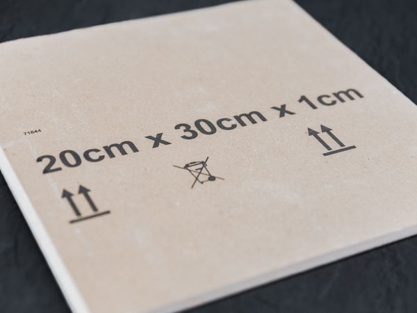 Panneau isolant imprimé avec l’imprimante à jet d’encre Markoprint integra PP 108