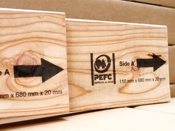 Bois imprimé avec l’imprimante à jet d’encre Markoprint integra PP 108