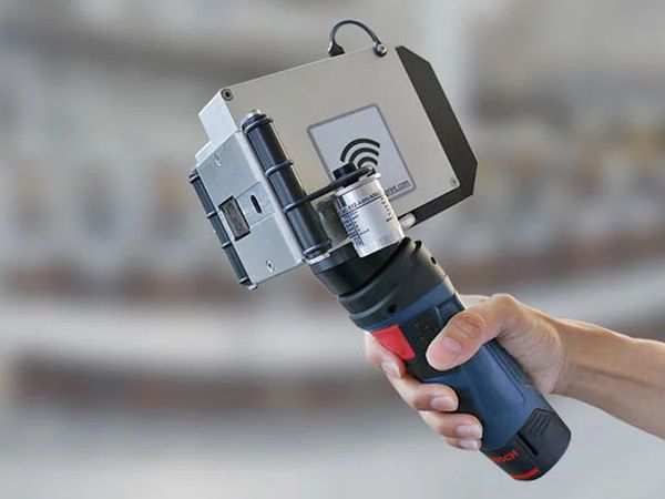 L’imprimante à jet d’encre Markoprint X1JET HandHold est légère et compacte