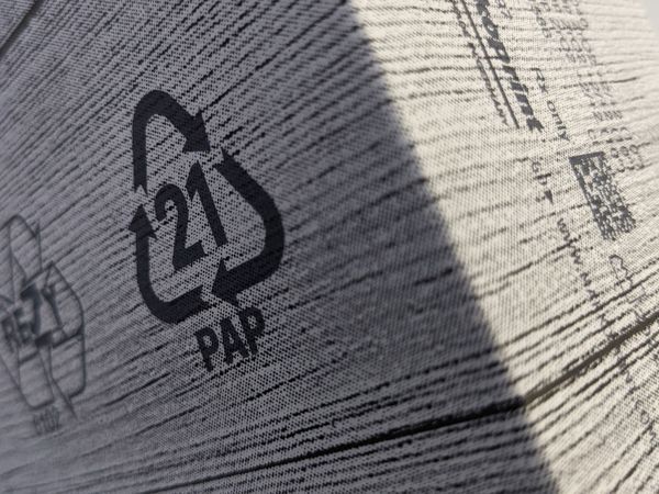 Carton imprimé avec l’imprimante à jet d’encre Markoprint integra Singular 108