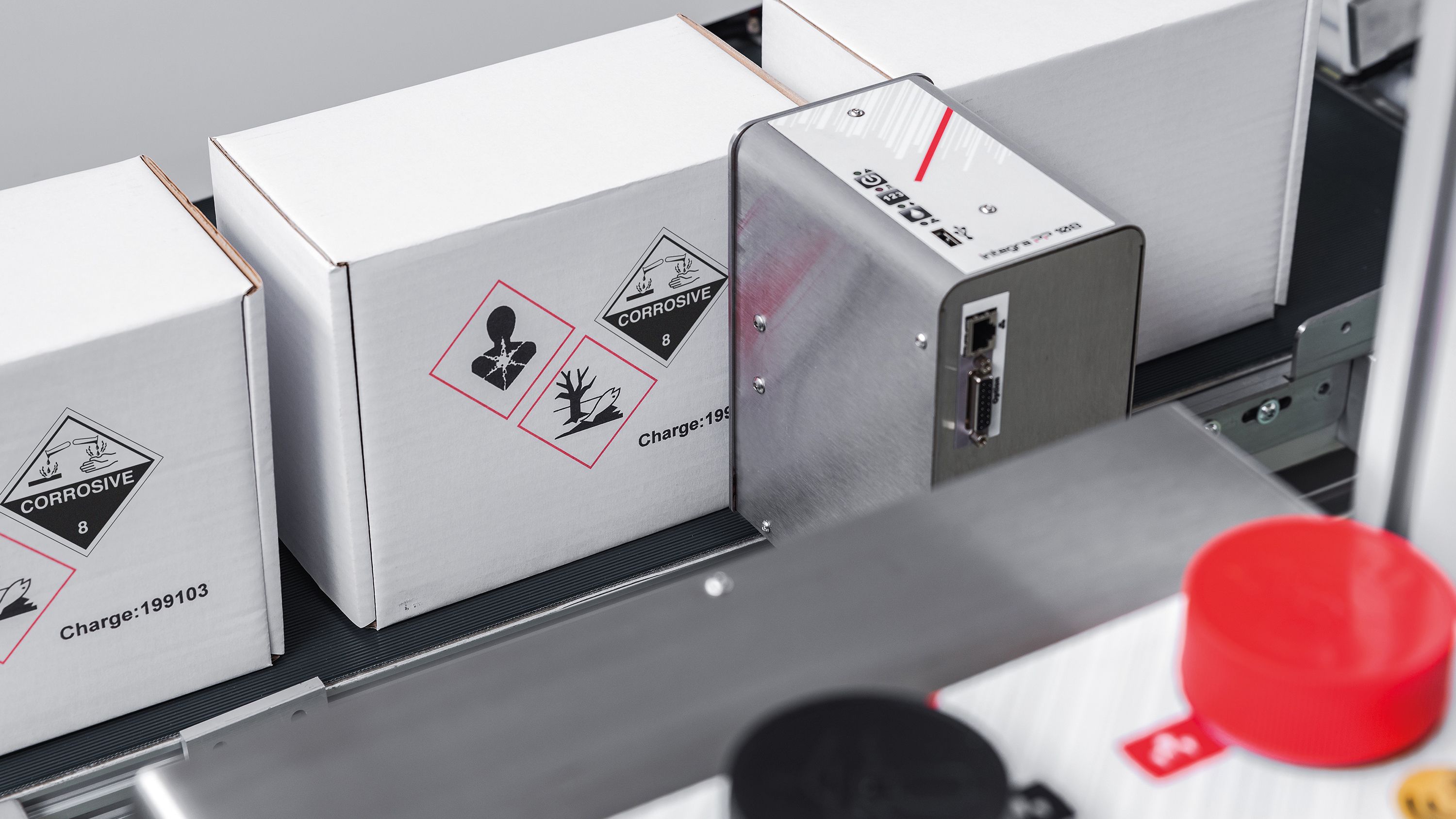 Imprimante à jet d’encre industrielle Markoprint integra PP 108 bicolor pour l’étiquetage bicolore de substances dangereuses sur cartons