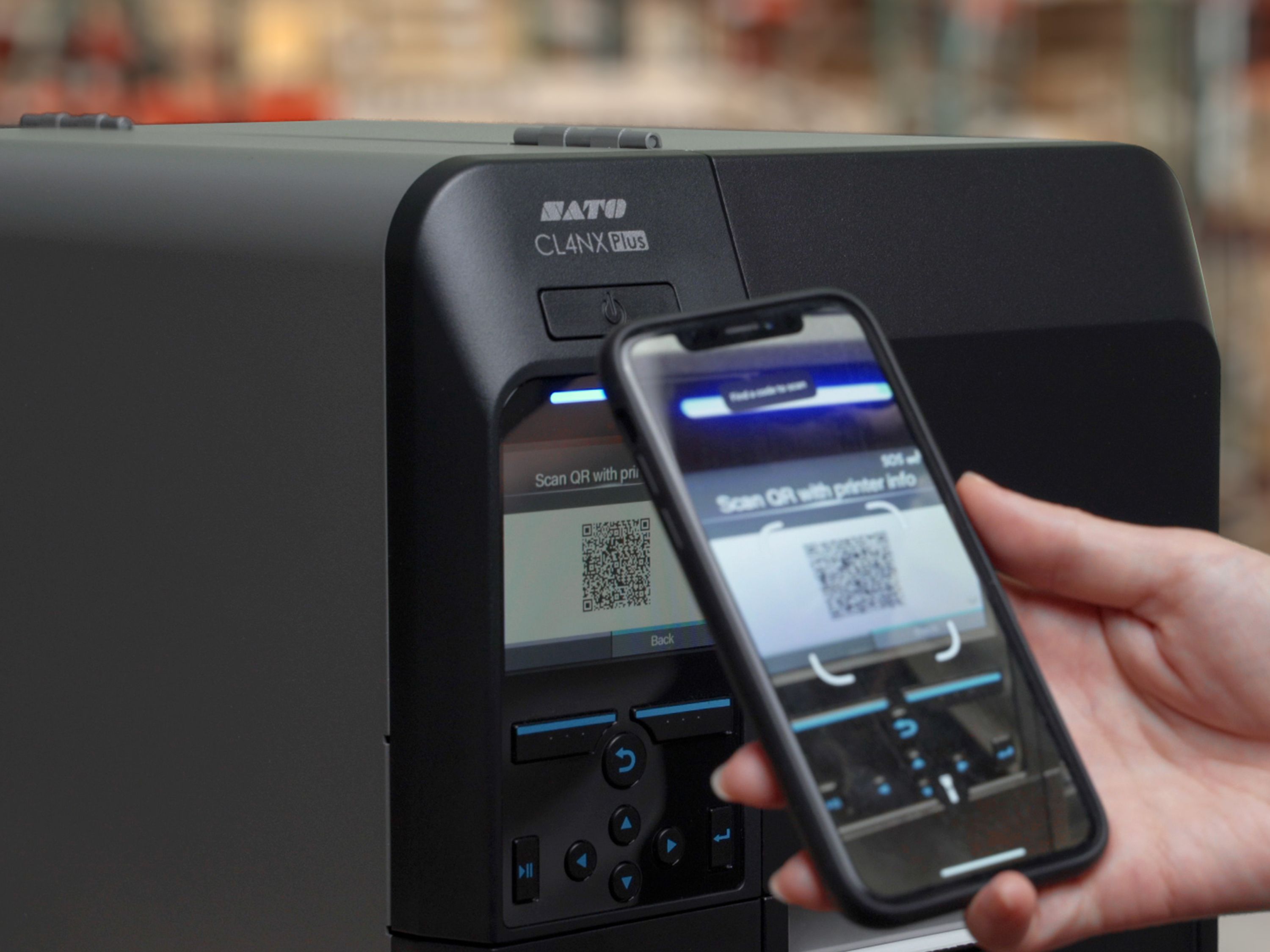 Imprimante d’étiquettes Sato CL4NX Plus connectée à un smartphone