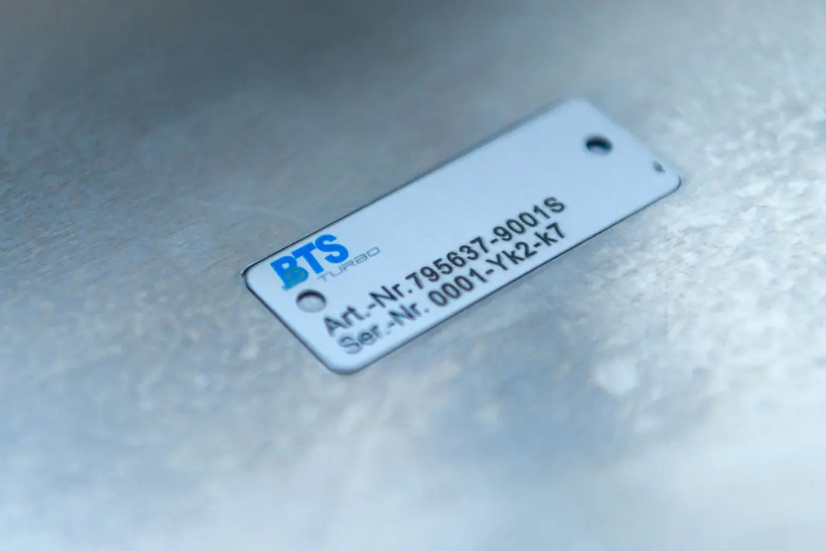 Typenschild aus Metall