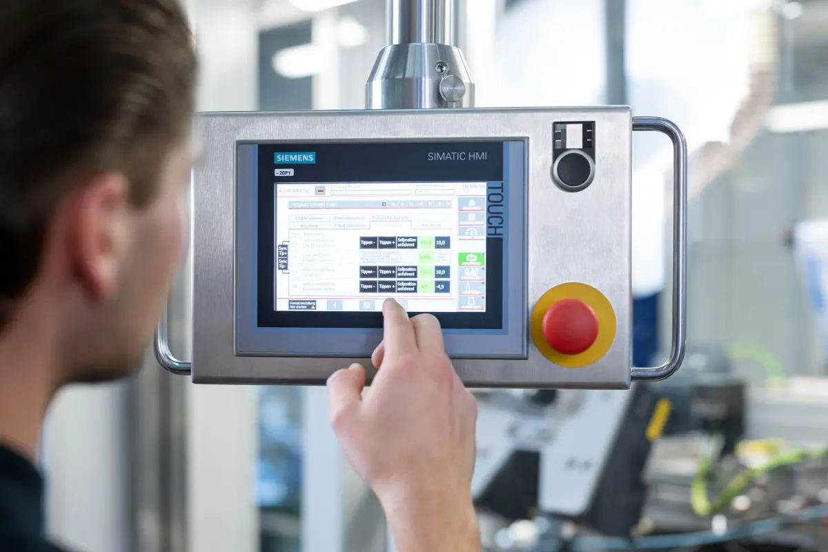 A user operating a label automation software